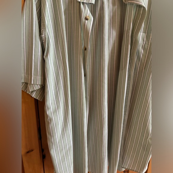 L.L. Bean Men’s Green Short-Sleeve Plaid Button-Down Dress Shirt - Picture 4 of 8